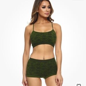 Skull & Crossbones Adjustable Sports Brakette & Boy Short Set